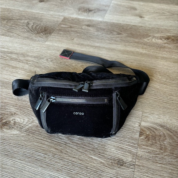 Caraa Sling VelvetSmall in Black - Picture 8 of 10